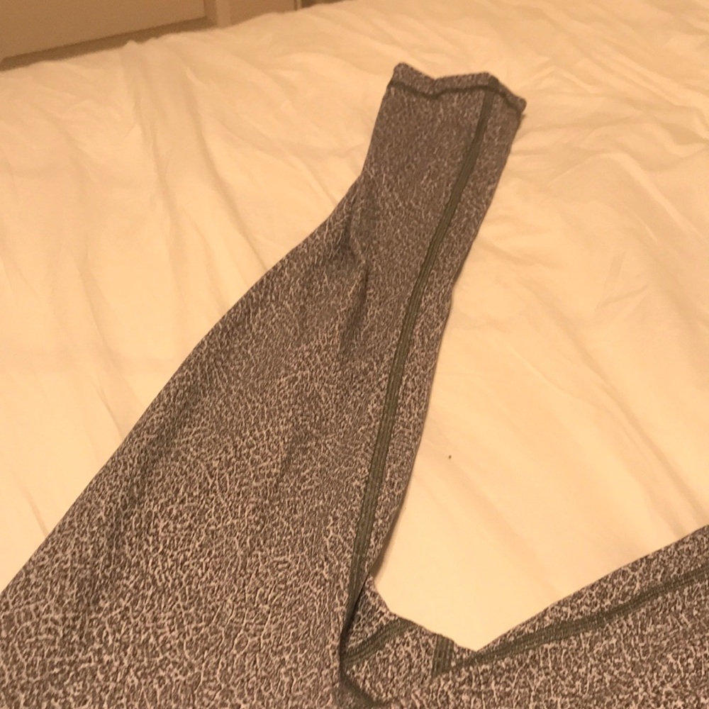 ❌SOLD❌Lululemon pants slightly worn - Picture 6 of 8